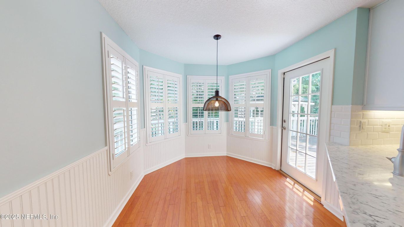 Empty room, Interior, Pendant Lights, Wood Texture Flooring