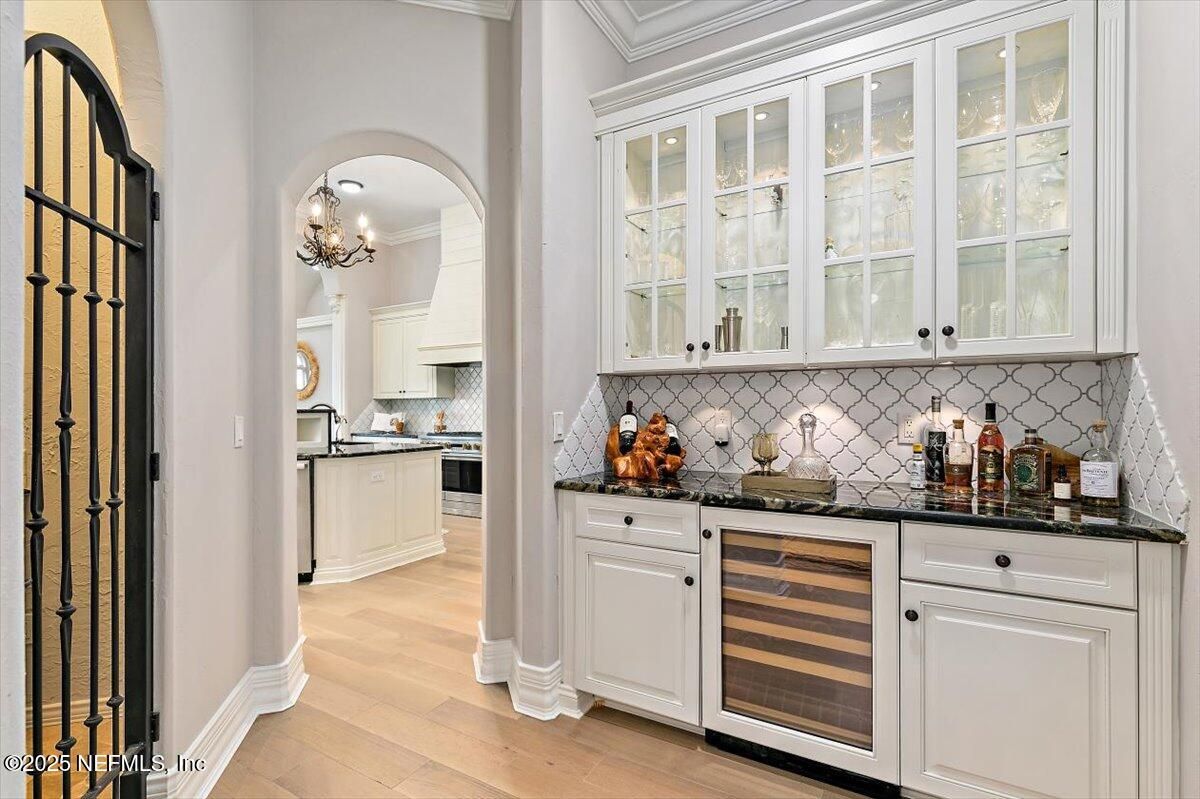 Chandelier, Interior, Kitchen, Wood Texture Flooring