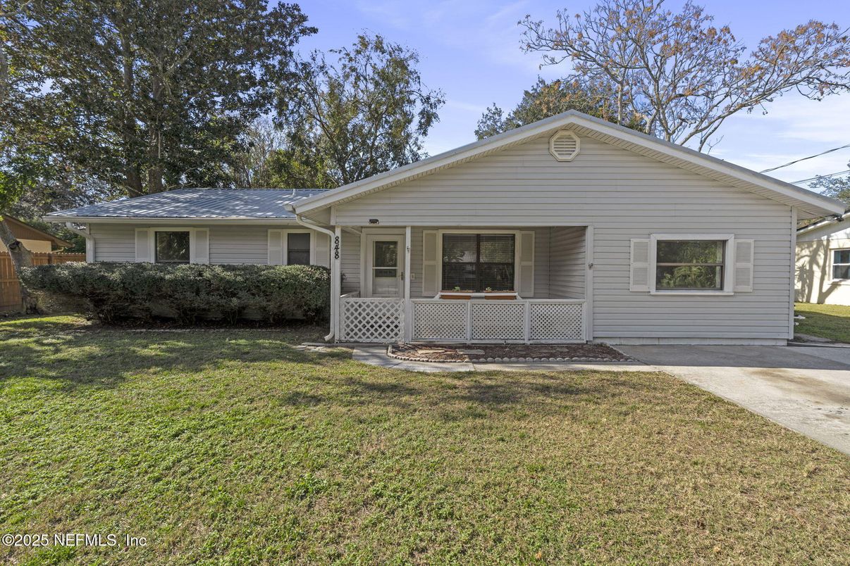 Backyard, Exterior, Facade, Ranch