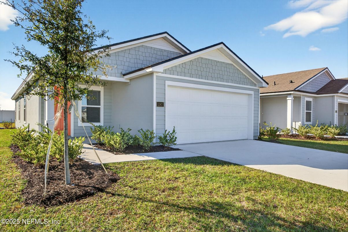 Attached, Exterior, Facade, Ranch