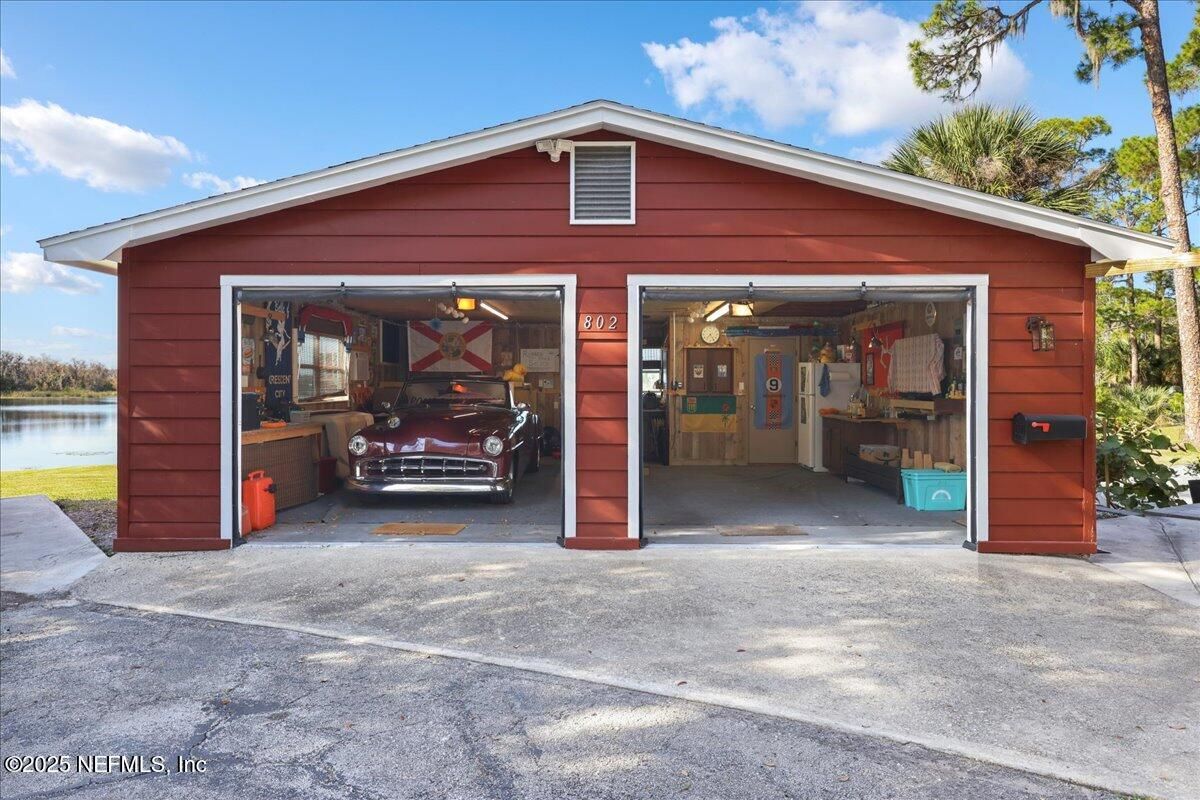 Detached Garage, Exterior