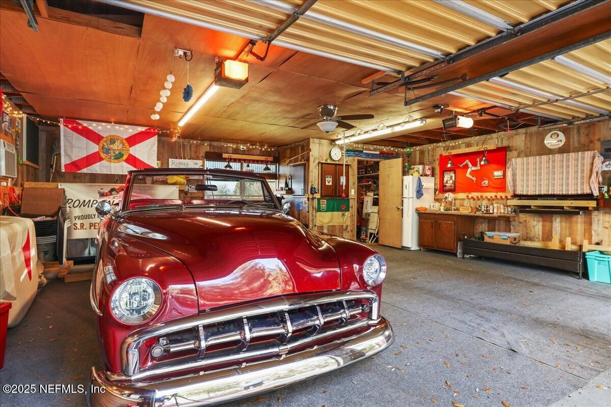Garage, Interior