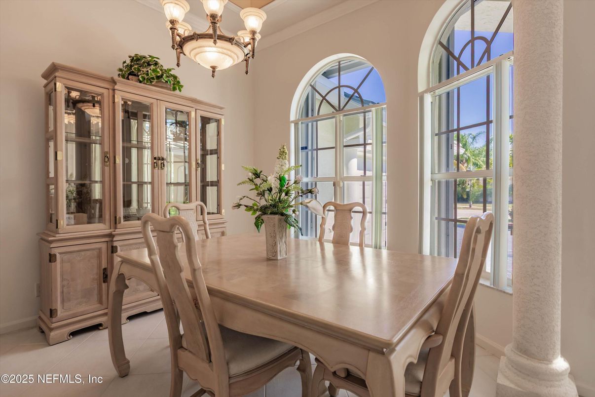 Chandelier, Dining room, Interior