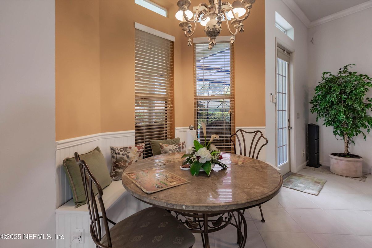 Chandelier, Dining room, Interior