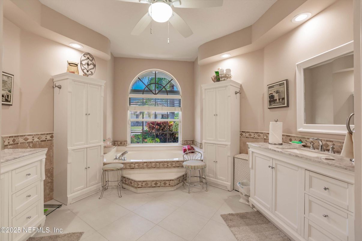 Bathroom, Interior, Recessed Lighting