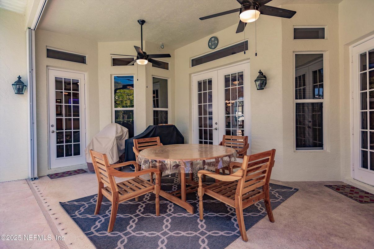 Dining room, Exterior