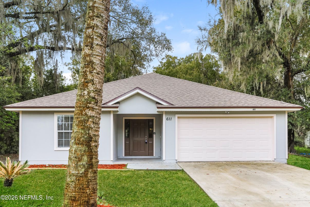 Attached, Exterior, Facade, Ranch