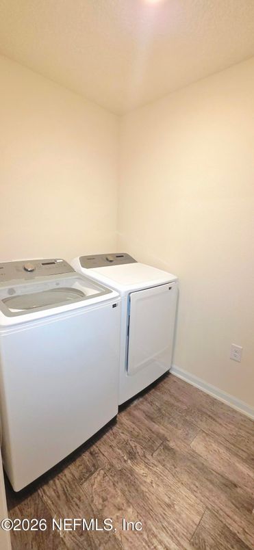 Interior, Washer, Wood Texture Flooring