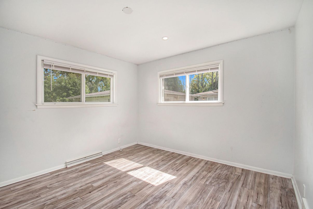 Empty room, Interior, Recessed Lighting, Wood Texture Flooring