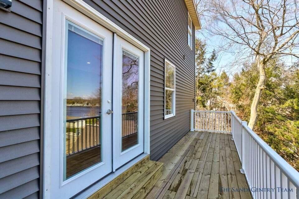 Exterior, Wood Texture Flooring