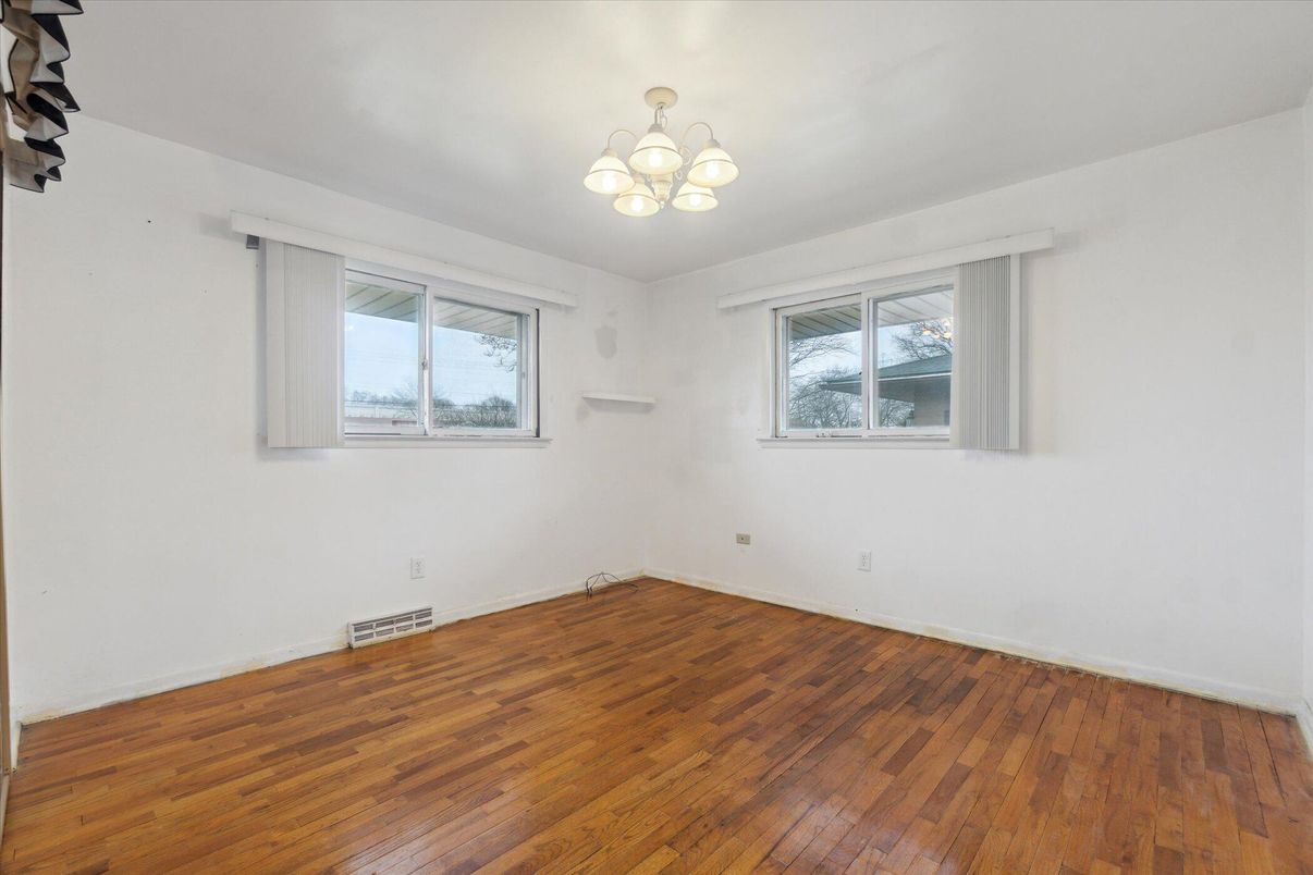 Chandelier, Empty room, Interior, Wood Texture Flooring