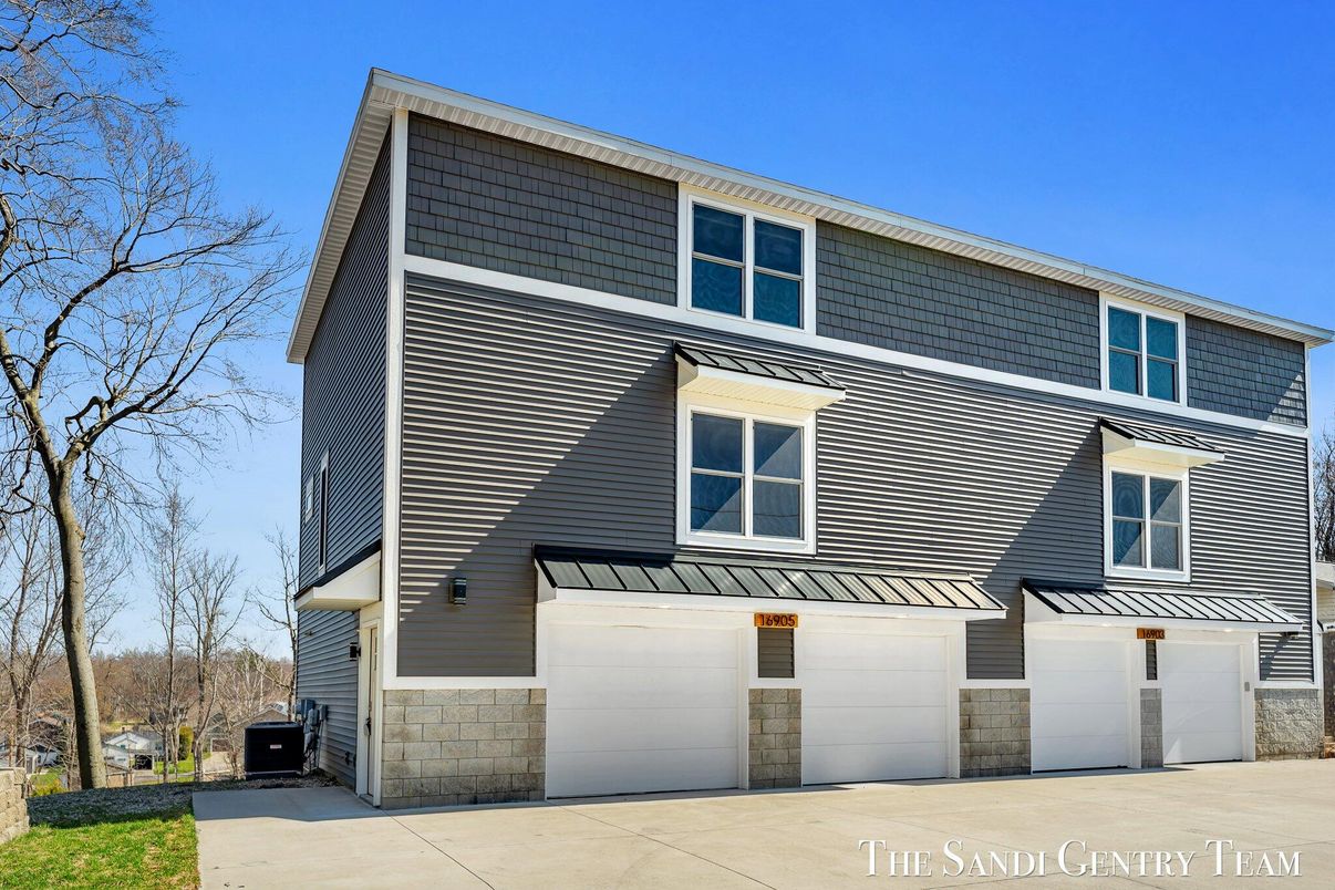 Attached, Exterior, Facade, Rowhouse