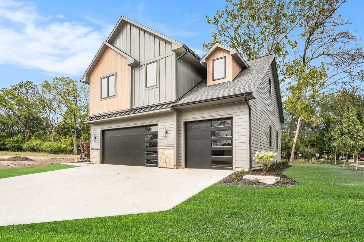 Attached, Exterior, Facade, Farmhouse
