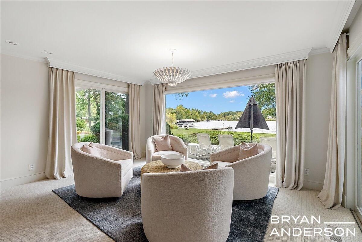 Chandelier, Interior, Living room