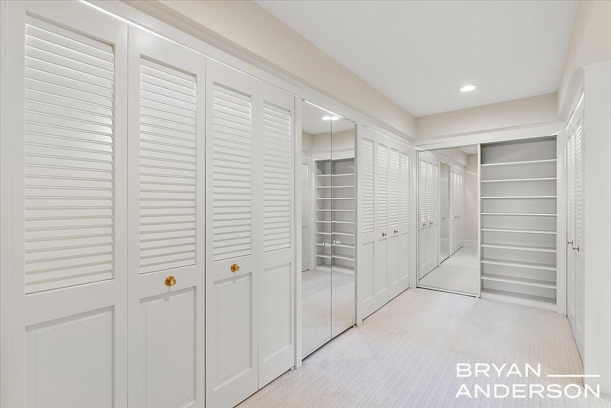 Empty room, Interior, Recessed Lighting, Walk-in Closets