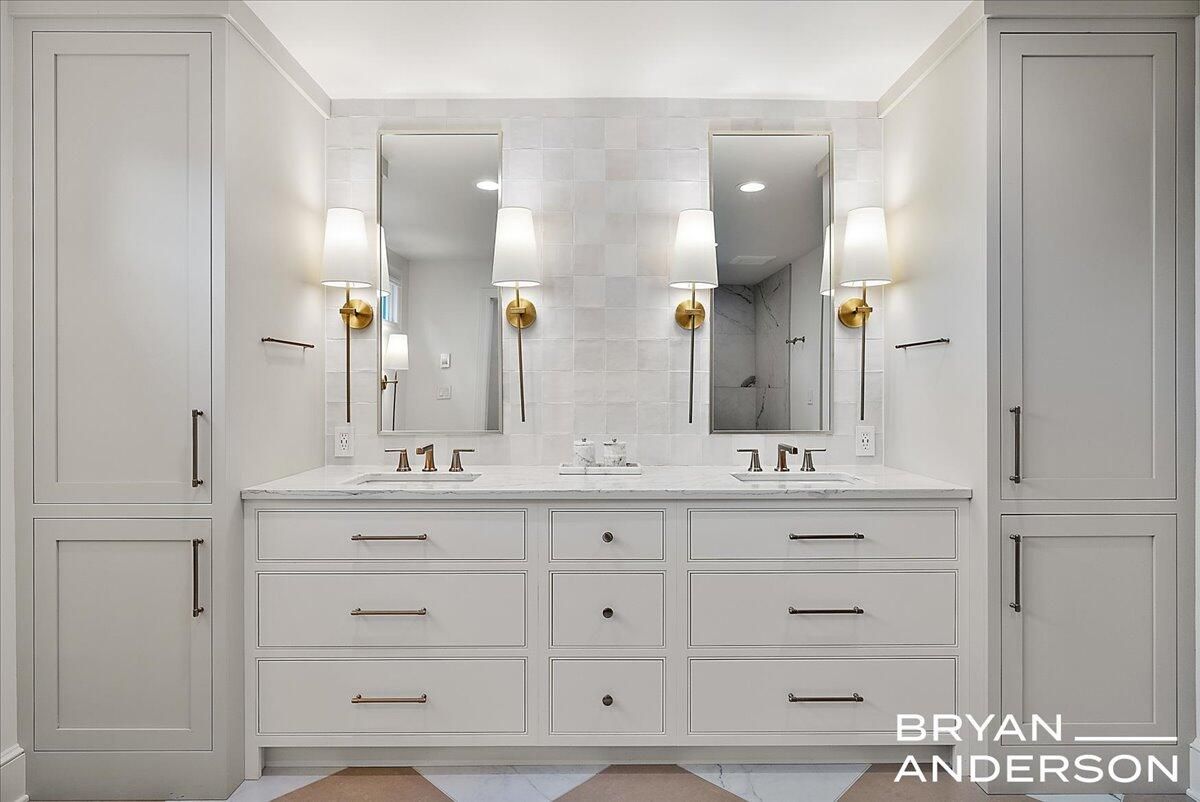 Bathroom, Dual Sink Vanities, Interior, Recessed Lighting