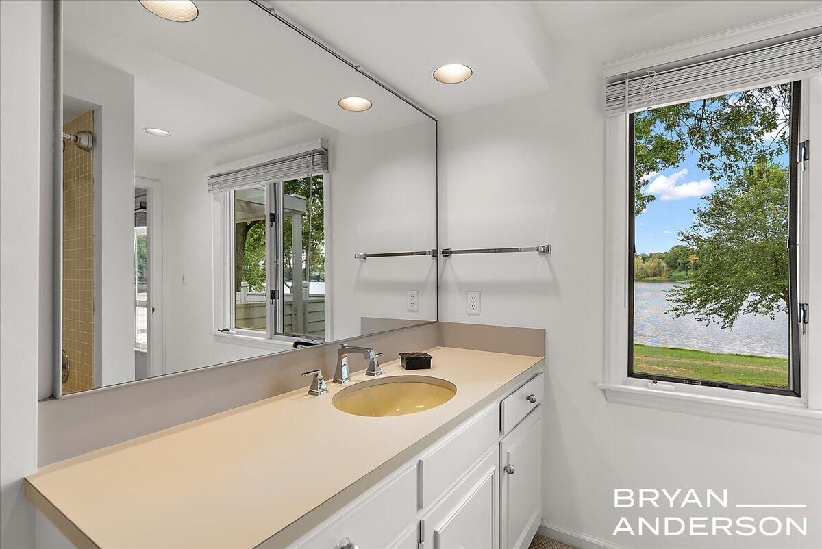 Bathroom, Interior, Recessed Lighting, Water
