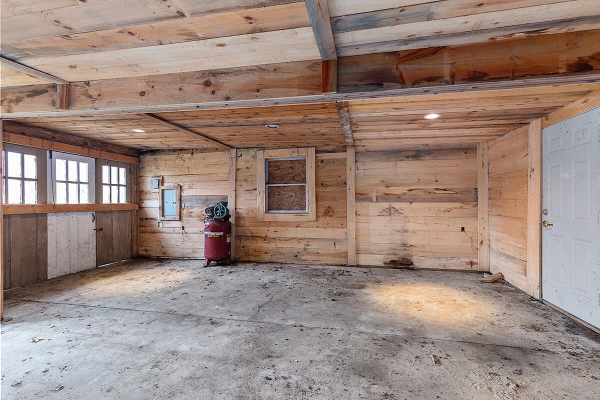 Empty room, Interior, Wooden Beams, Wooden Ceilings, Wooden Walls
