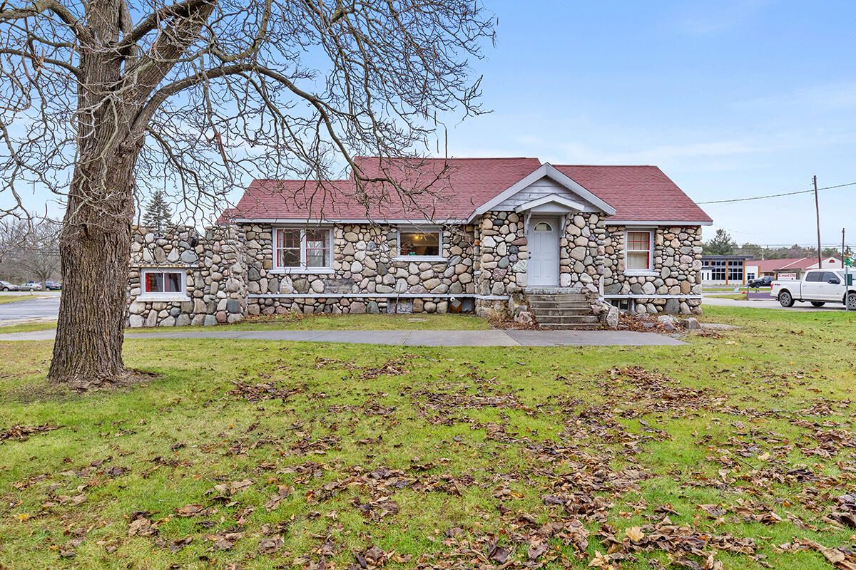 Backyard, Exterior, Facade, Cape Cod