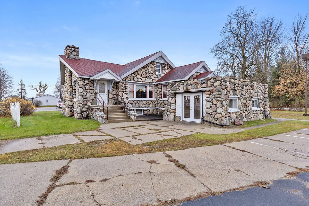 Backyard, Exterior, Facade, Cape Cod