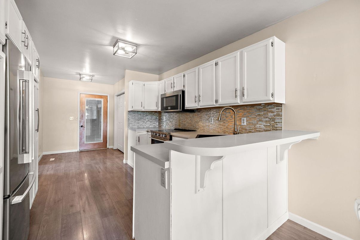 Interior, Kitchen, Stainless Steel Appliances, Wood Texture Flooring