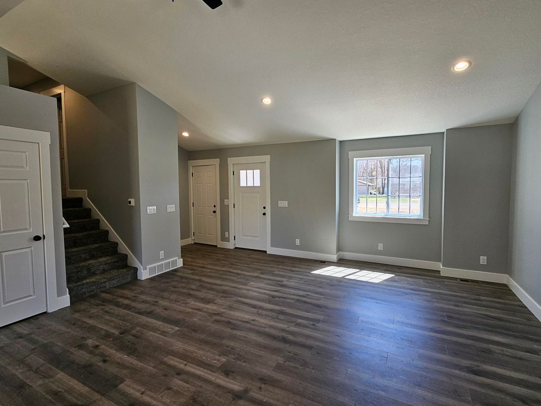 Empty room, Interior, Recessed Lighting, Wood Texture Flooring