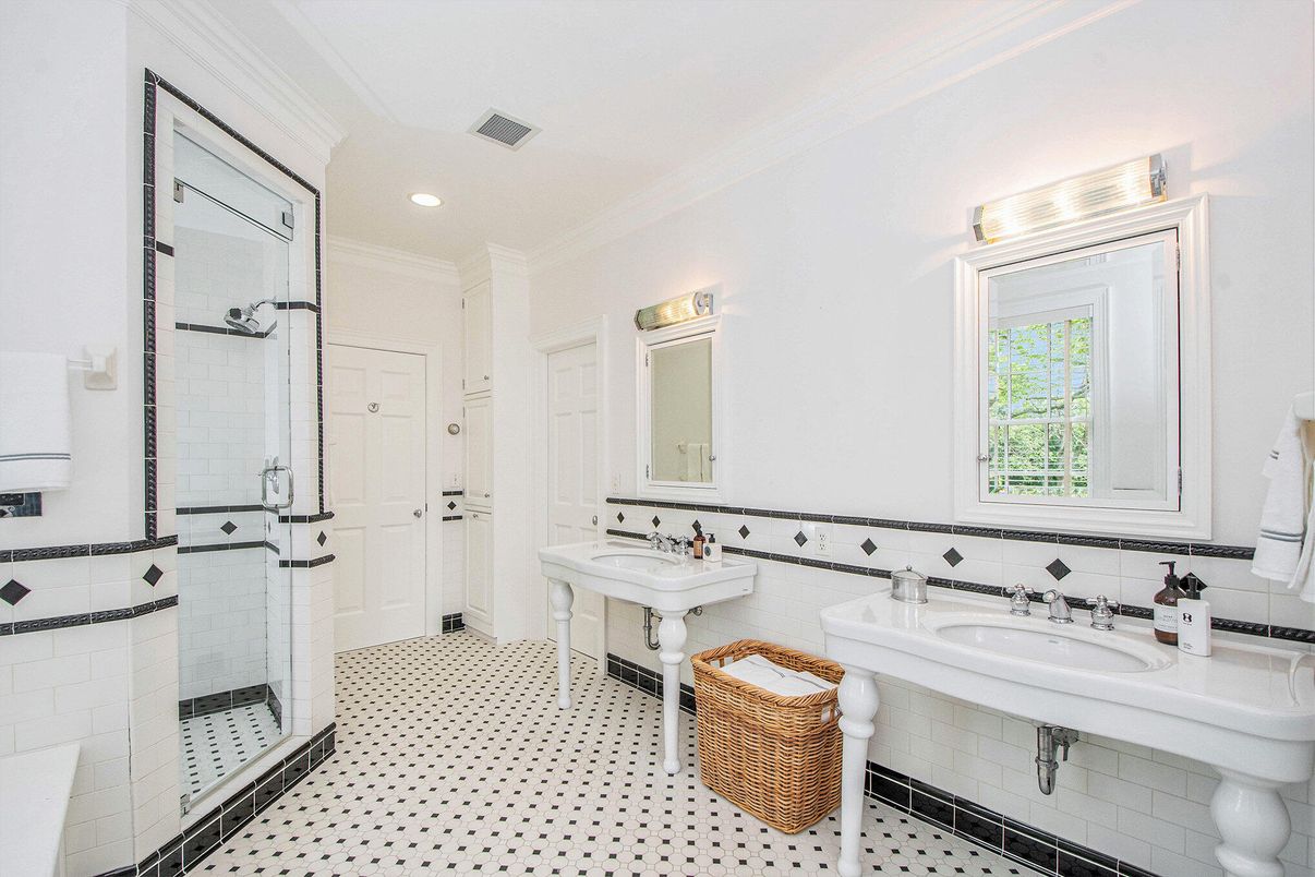 Bathroom, Dual Sink Vanities, Interior, Recessed Lighting