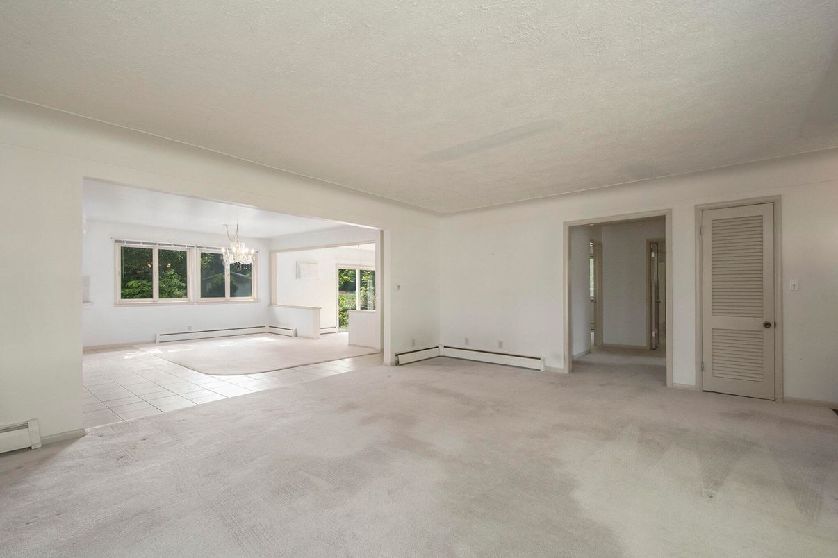 Chandelier, Empty room, Interior