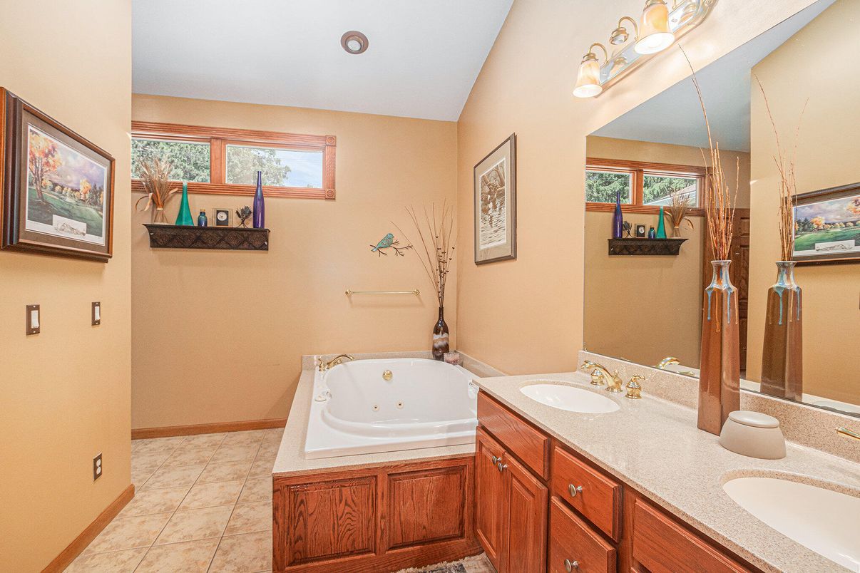 Bathroom, Dual Sink Vanities, Interior