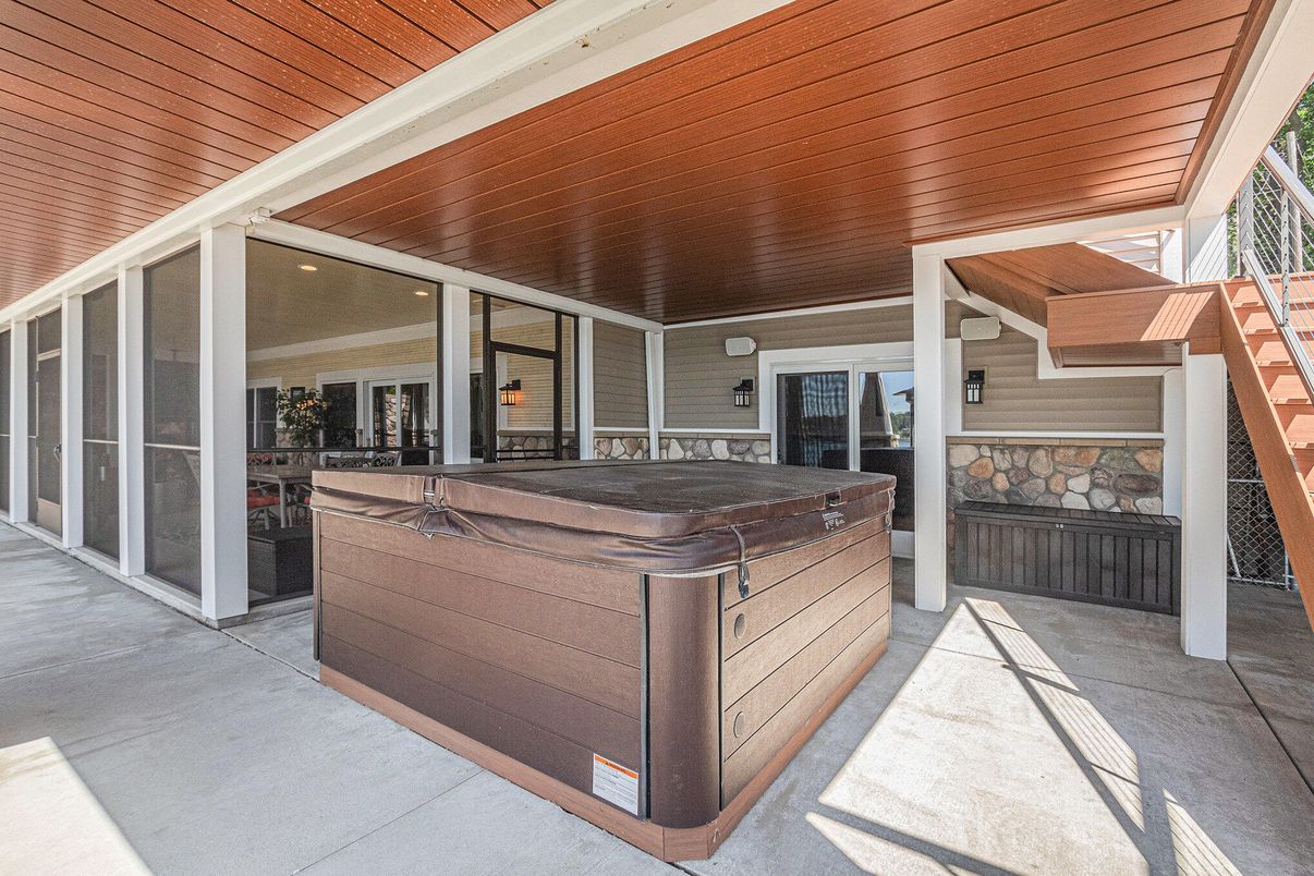 Exterior, Hot Tub