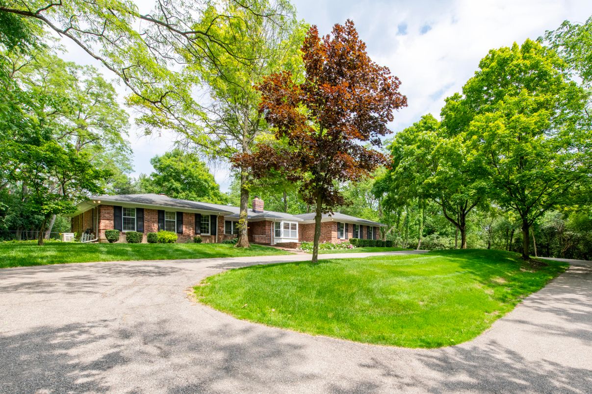Backyard, Exterior, Facade, Brick Facade, Ranch