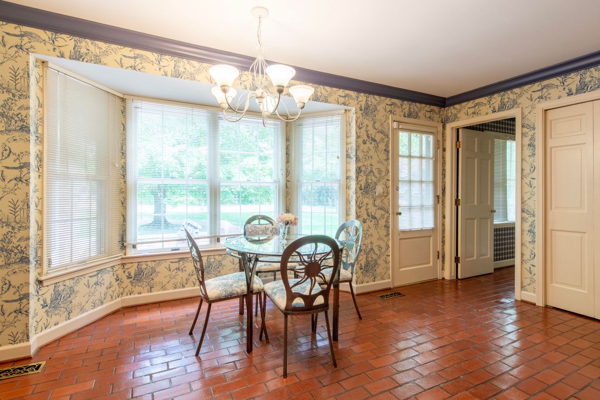 Chandelier, Dining room, Interior