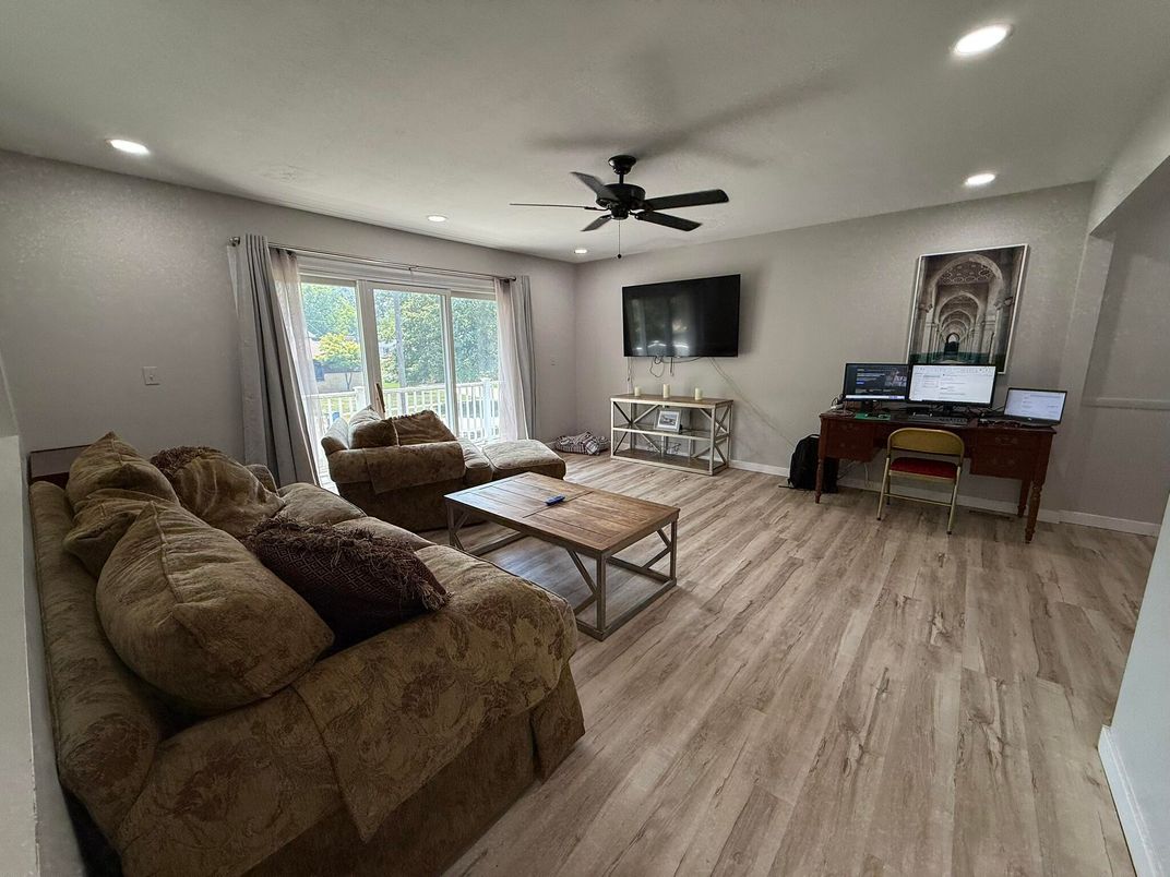 Interior, Living room, Recessed Lighting, Wood Texture Flooring