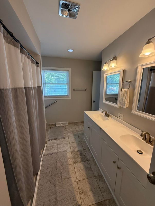 Bathroom, Dual Sink Vanities, Interior, Recessed Lighting