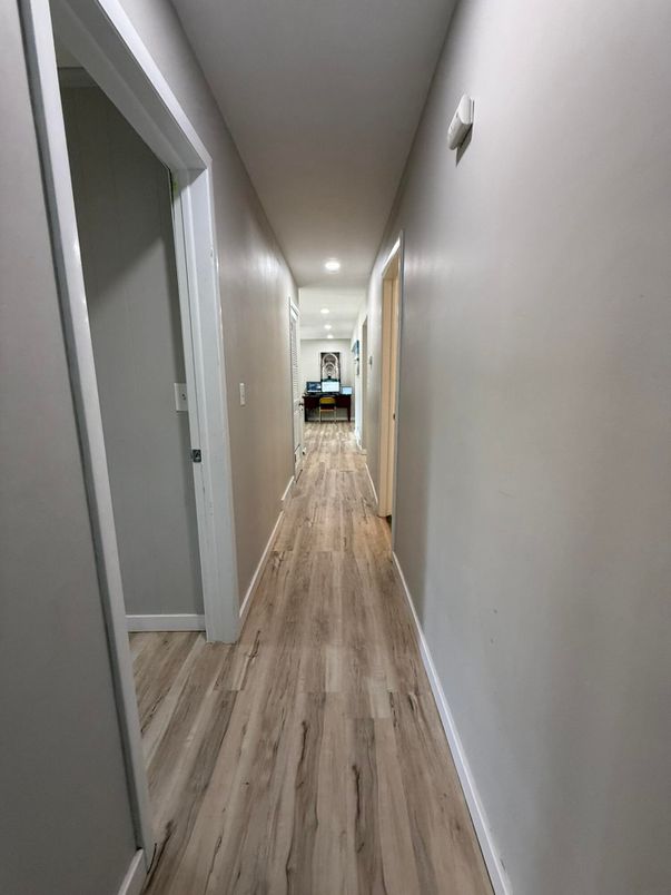 Interior, Recessed Lighting, Wood Texture Flooring