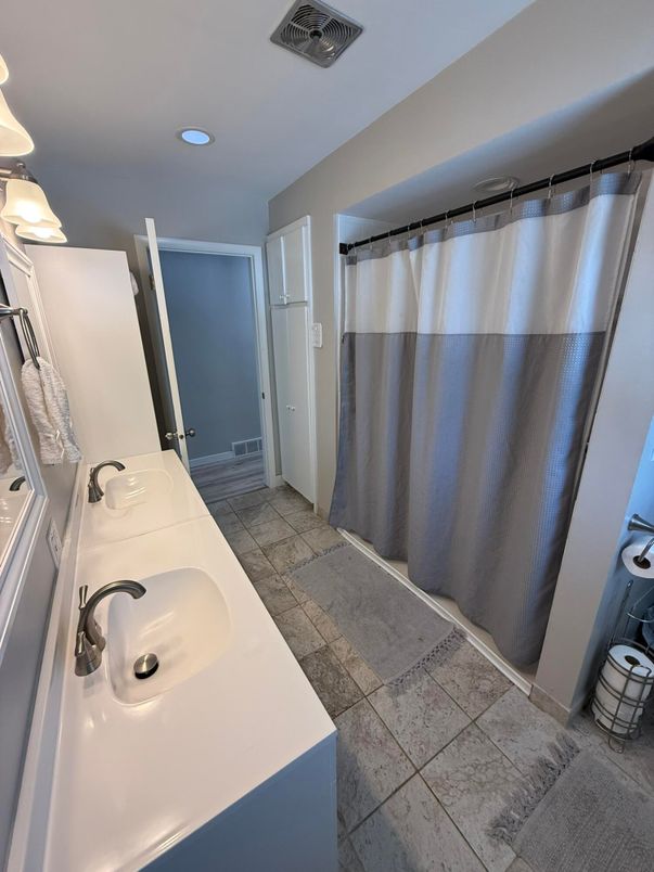 Bathroom, Interior, Recessed Lighting