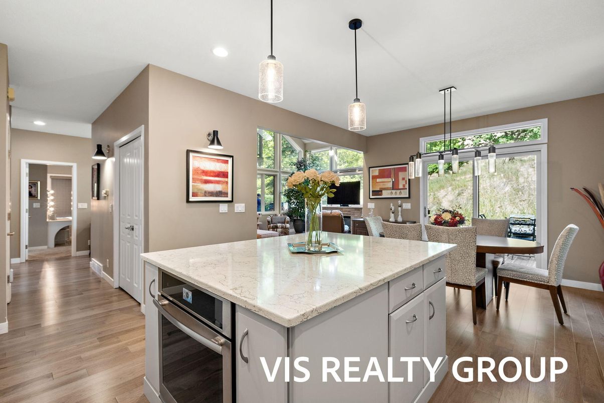 Dining room, Interior, Kitchen, Pendant Lights, Recessed Lighting, Wood Texture Flooring