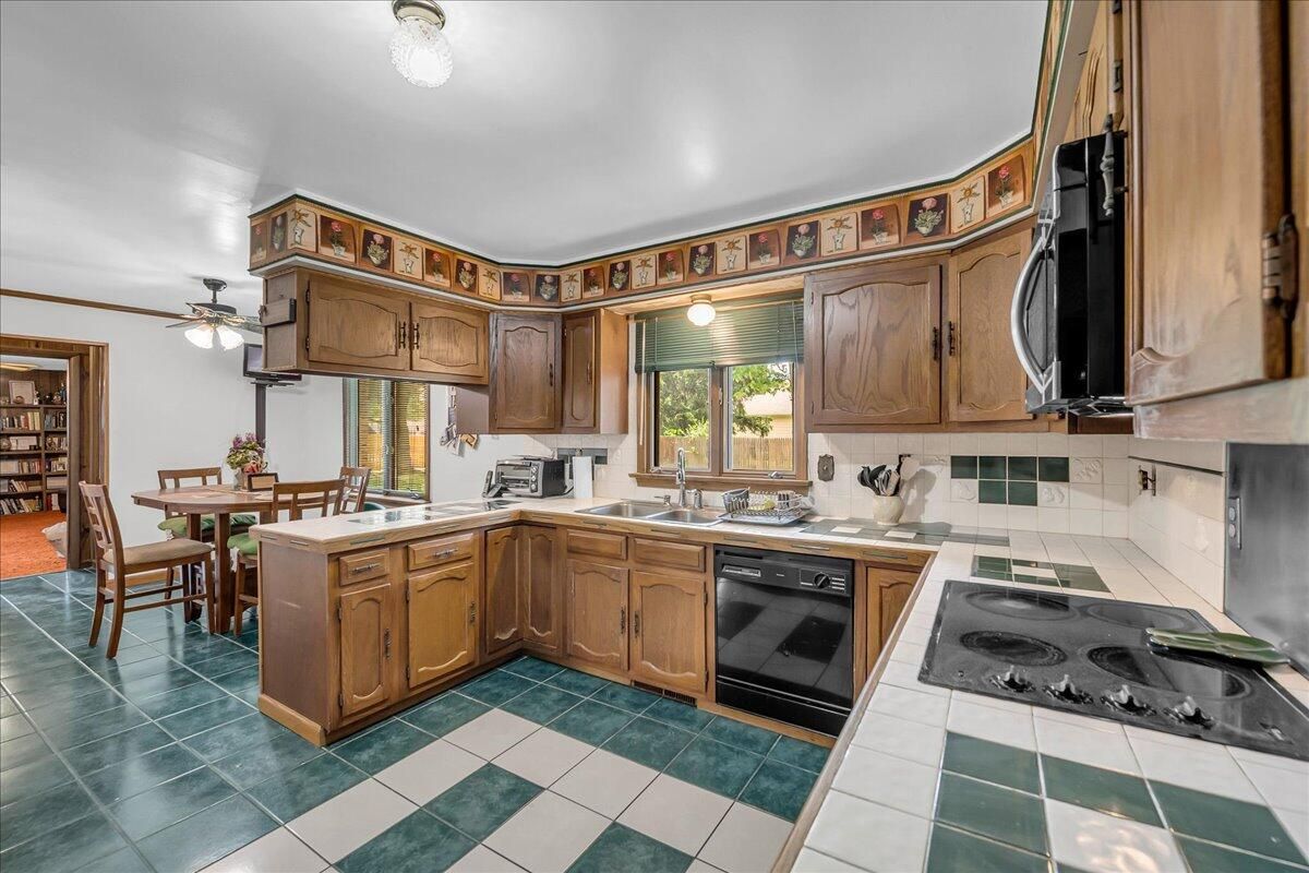 Dining room, Interior, Kitchen, Tile Countertops