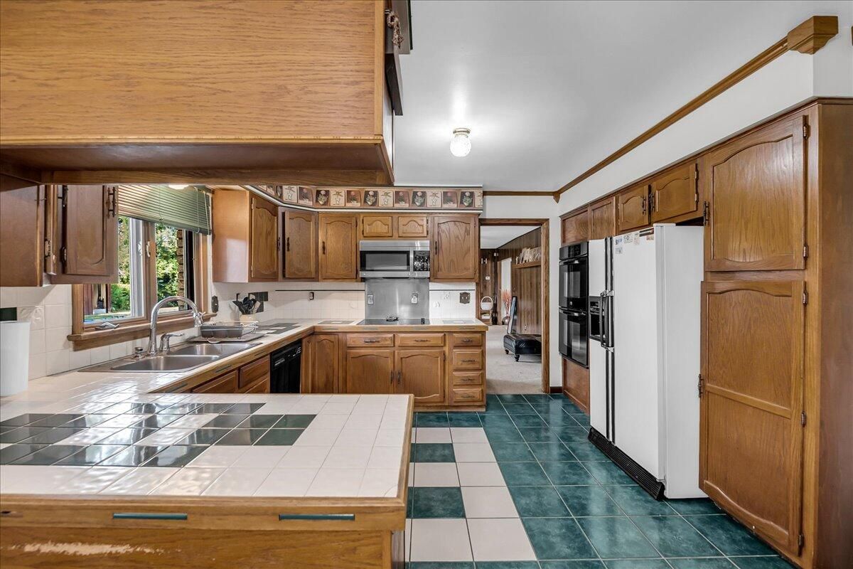 Interior, Kitchen, Tile Countertops