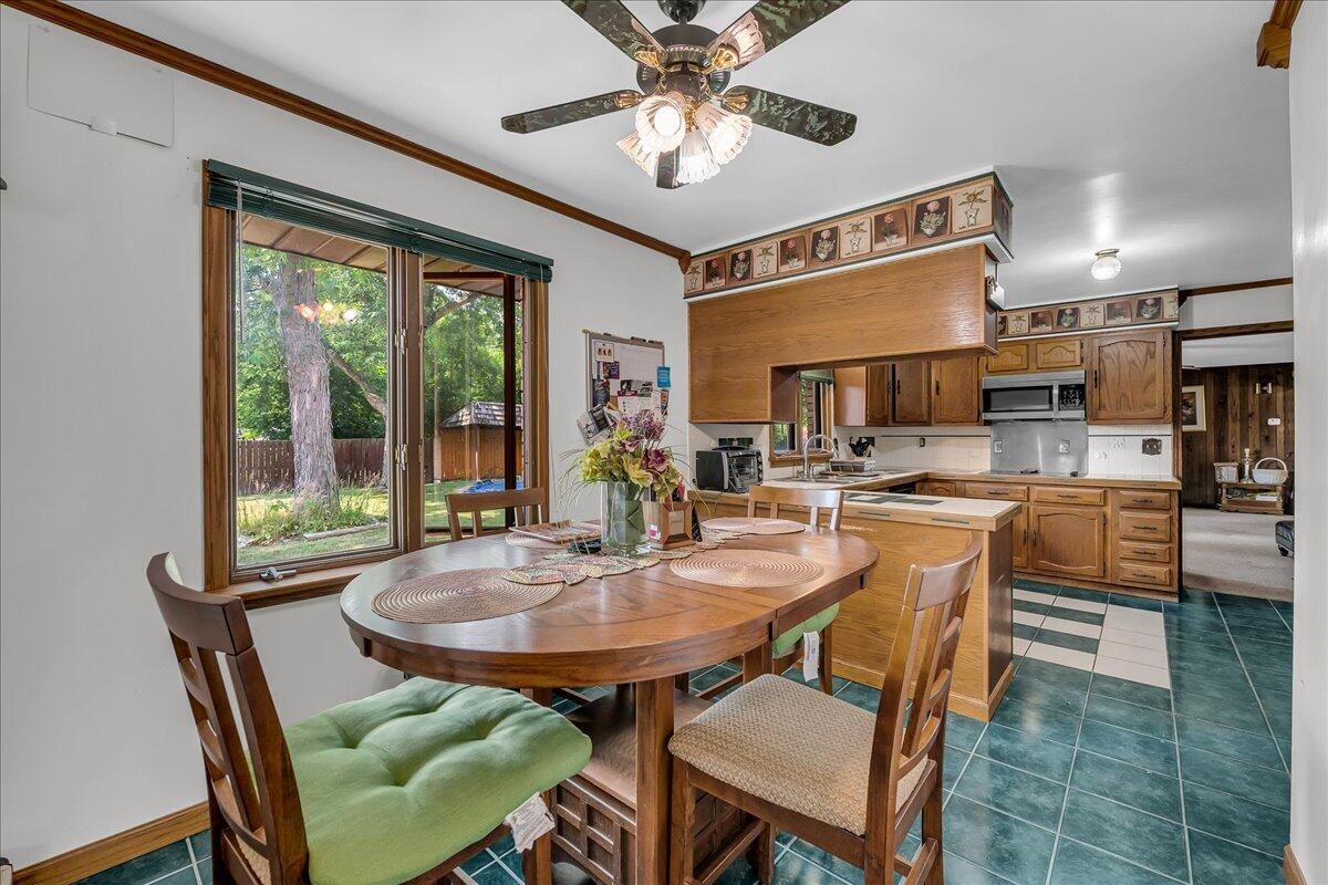 Dining room, Interior, Kitchen, Stainless Steel Appliances