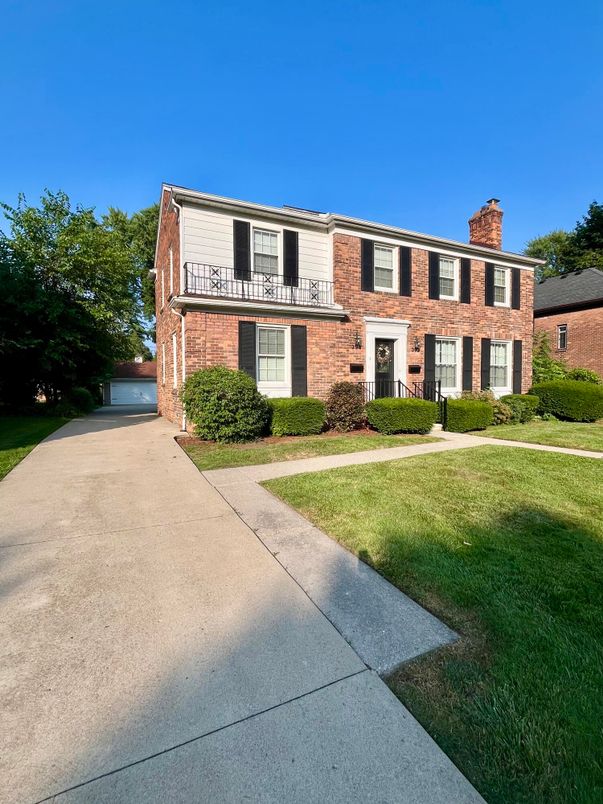 Exterior, Facade, Brick Facade, Georgian