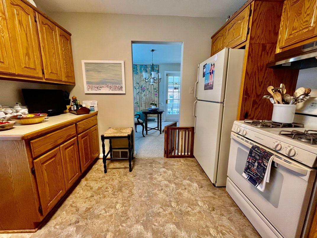 Chandelier, Dining room, Interior, Kitchen