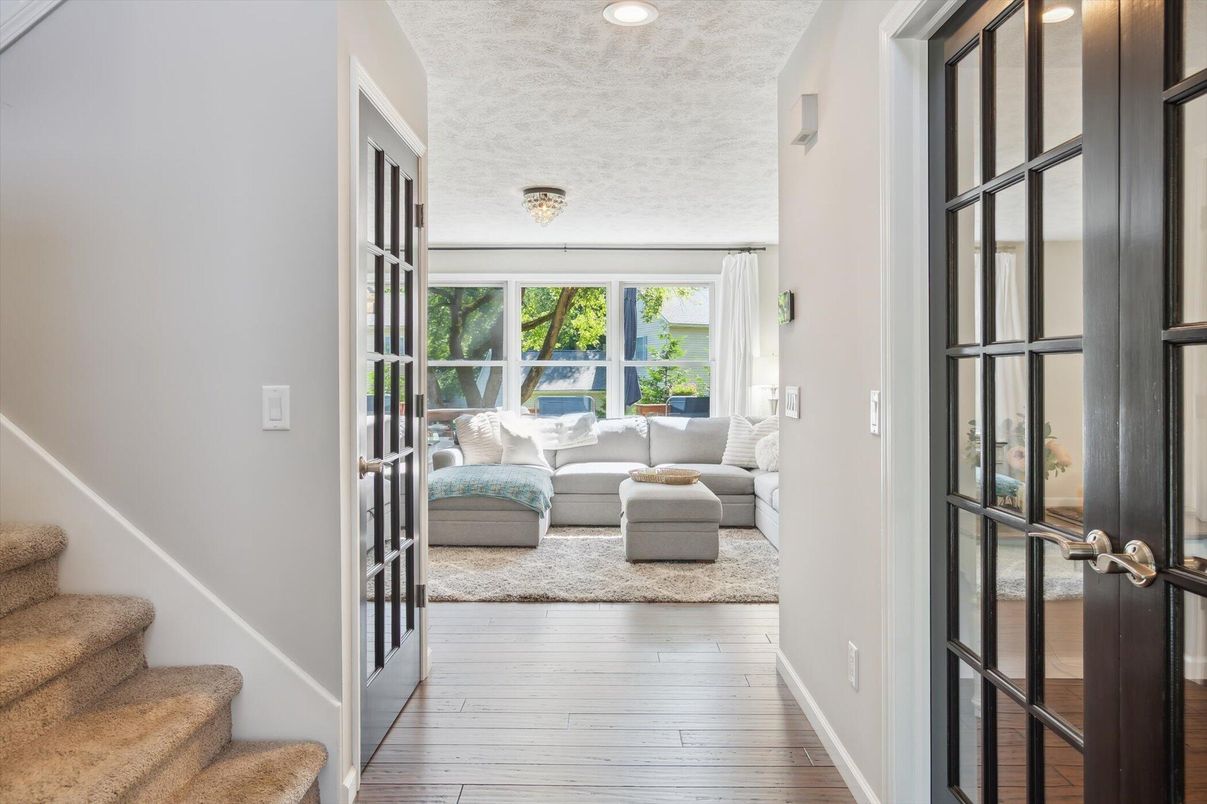Interior, Living room, Recessed Lighting, Wood Texture Flooring