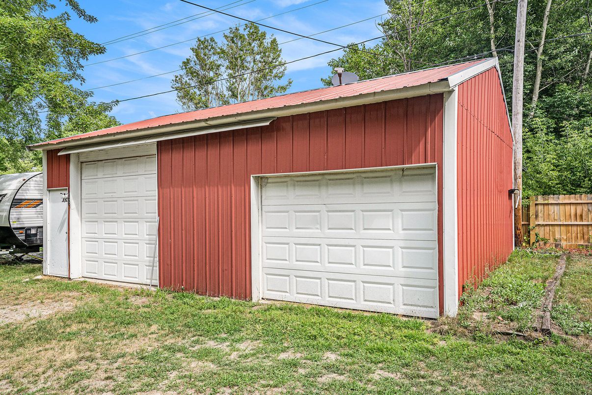 Detached Garage, Exterior