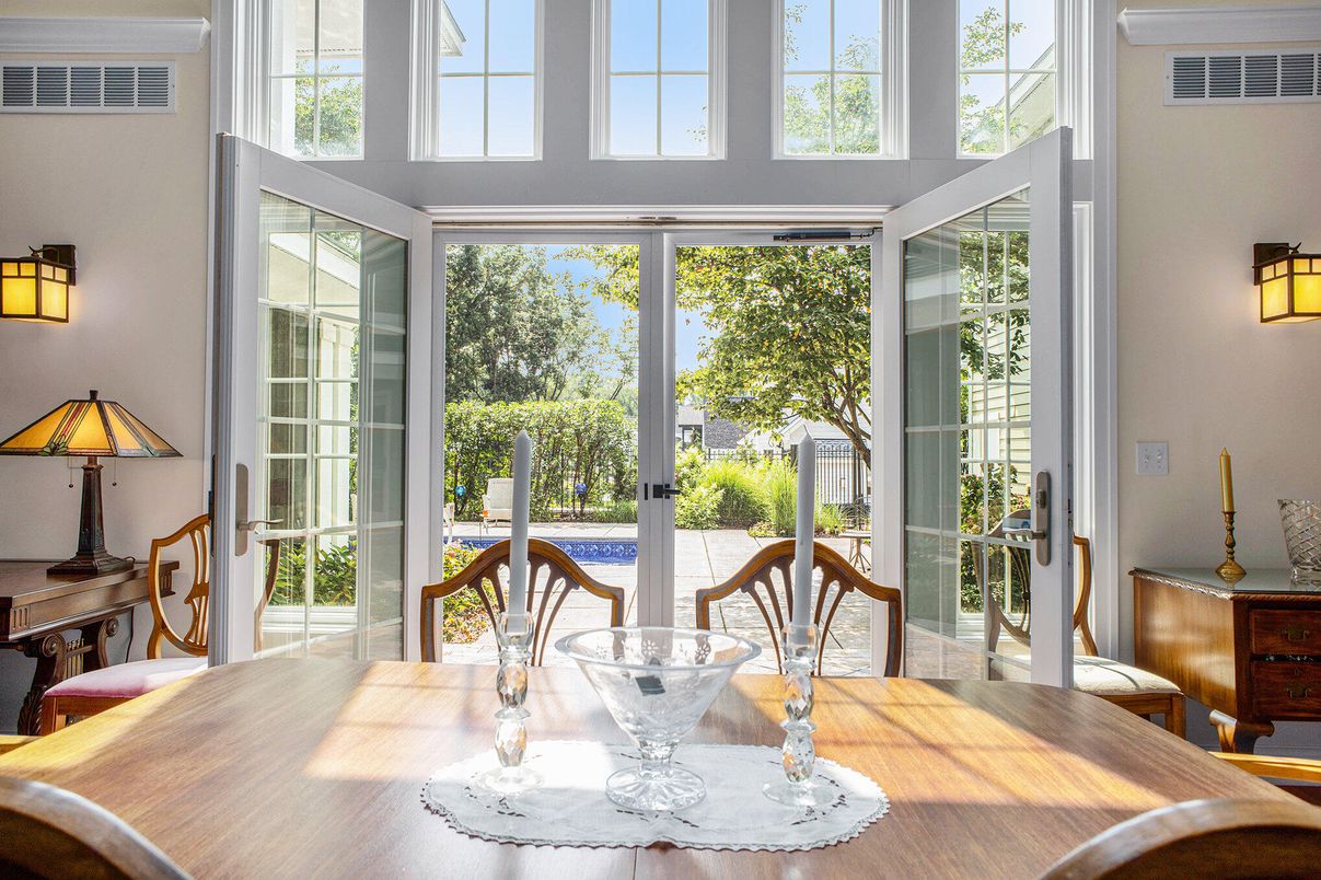 Dining room, Interior