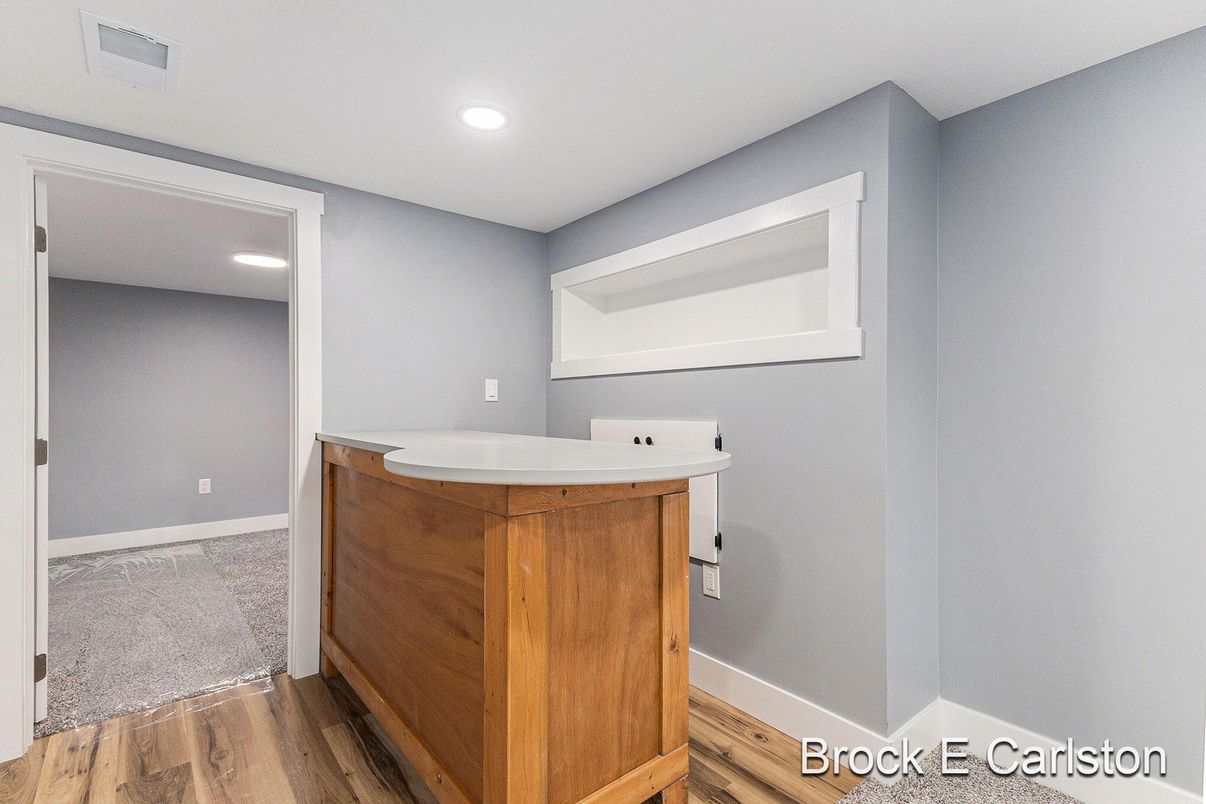 Bathroom, Interior, Recessed Lighting, Wood Texture Flooring