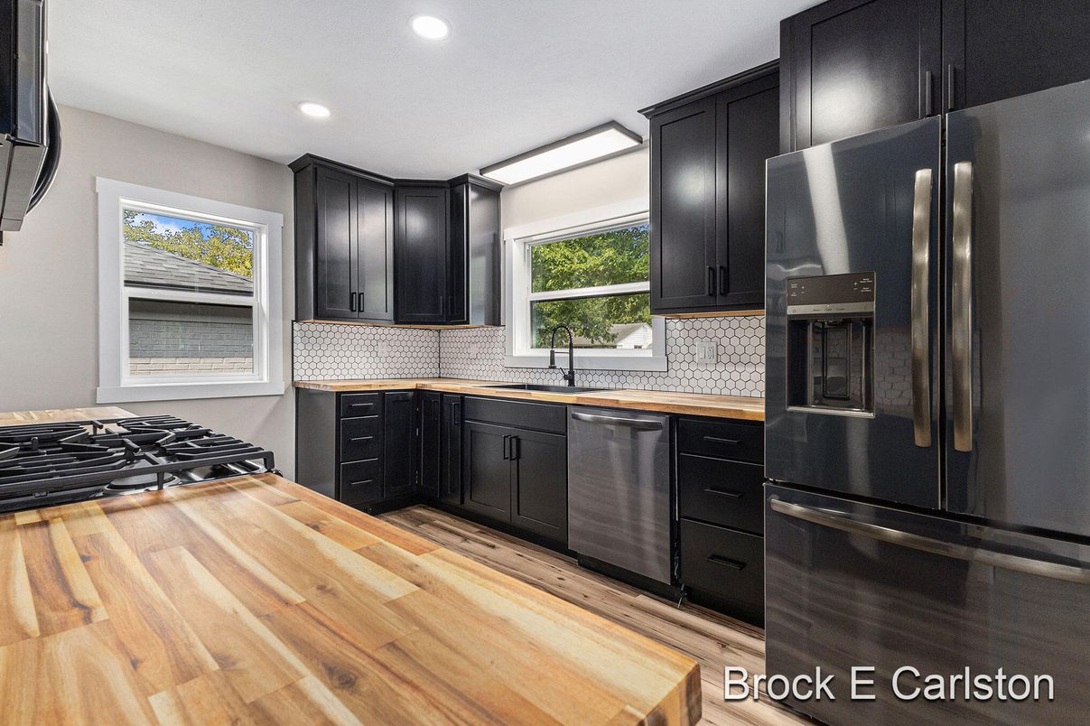 Interior, Kitchen, Recessed Lighting, Wood Texture Flooring