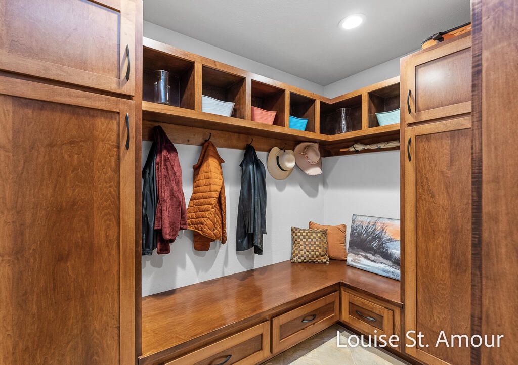 Interior, Recessed Lighting, Walk-in Closets