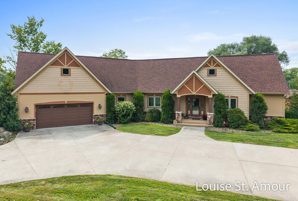 Attached, Exterior, Facade, Ranch