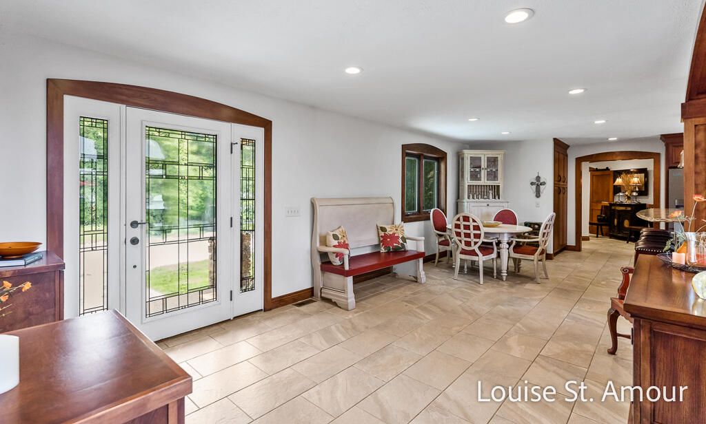 Dining room, Interior, Recessed Lighting